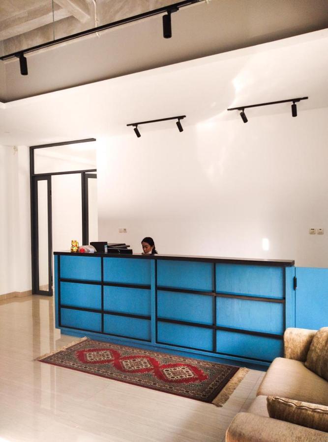 Tengah Tengah Jakarta Exterior photo