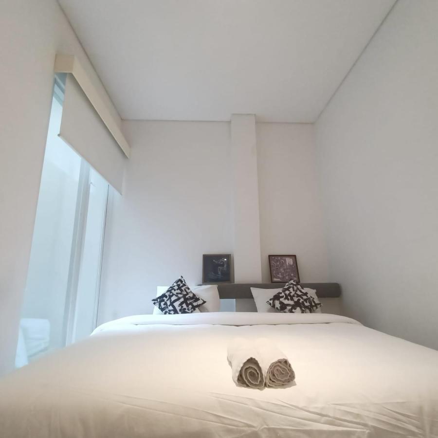 Tengah Tengah Jakarta Exterior photo
